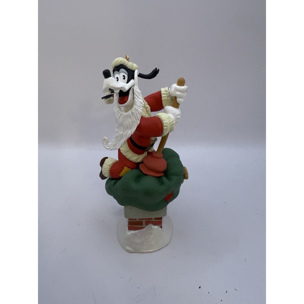 Hallmark Keepsake Ornament Goofy As Santas Helper Disney 1999 Mickey &‎ Co